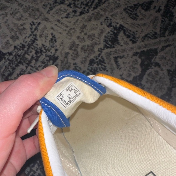 Vans - Picture 3 of 3